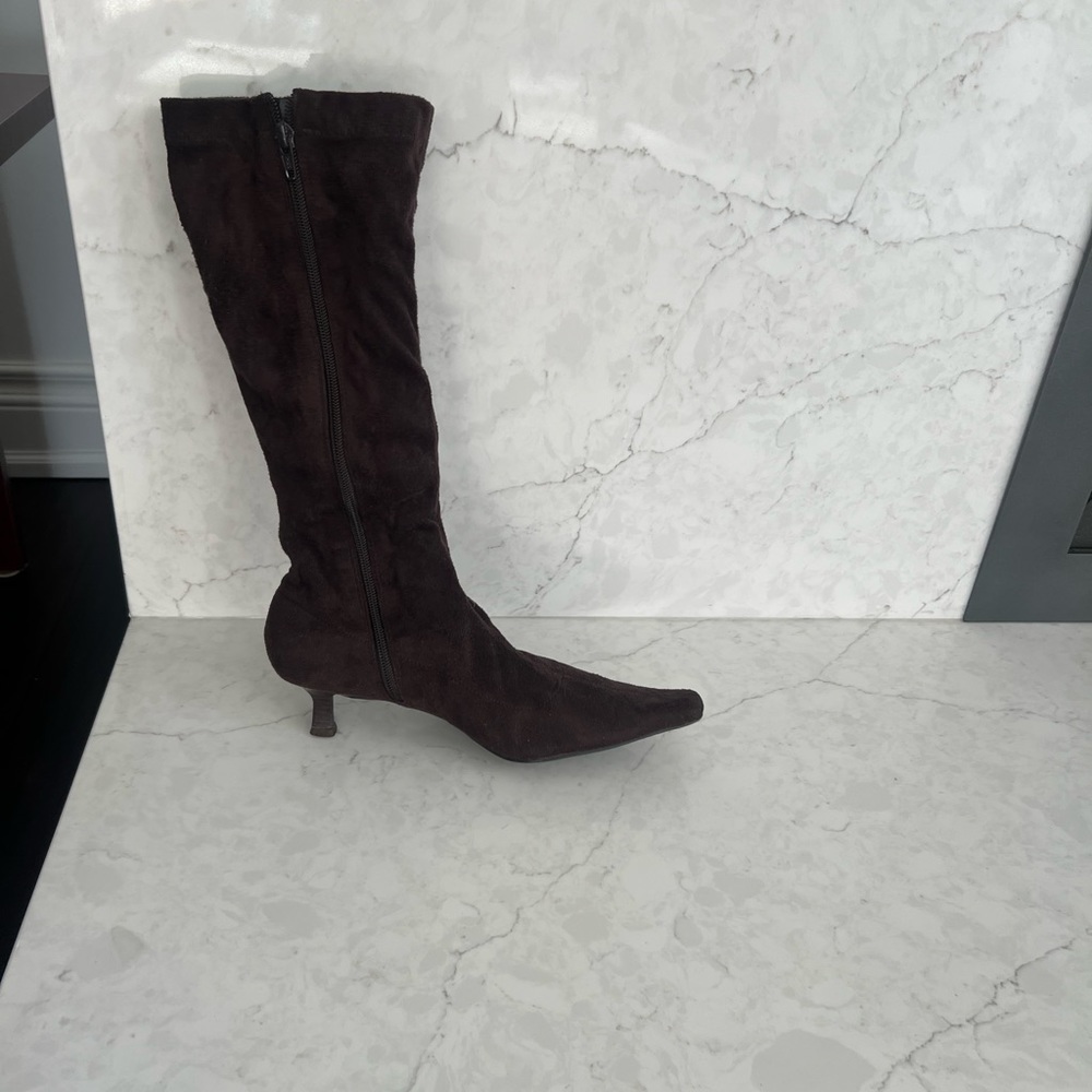 Circo brown suede boots